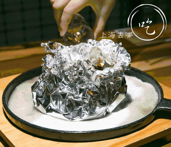 魔都这家店有一只“浴火焚身”的韩国鸡，一群人竟然抢着去滚菜单！