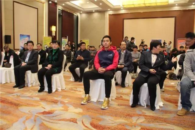 冯潇霆临沂足球大使,冯潇霆夫人临沂人