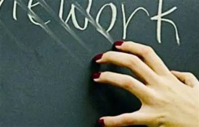 脖子一动就咔咔响很舒服,脖子一动就咔嚓咔嚓响