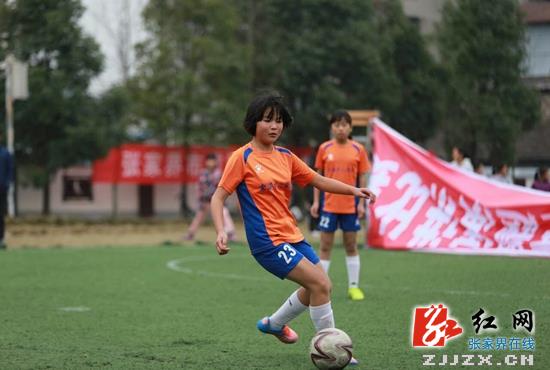 武陵源区索溪中心学校在市首届校园足球赛中成绩喜人