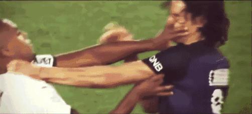 当今足坛有几种打法,足坛高空轰炸战术