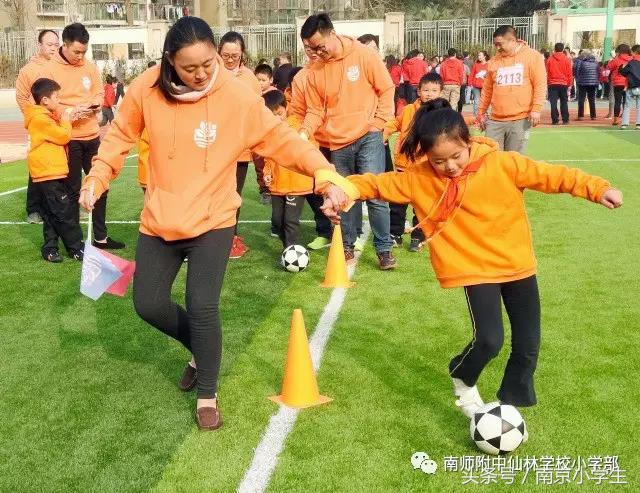 夹球接力跑亲子运动会,亲子运动会小中大