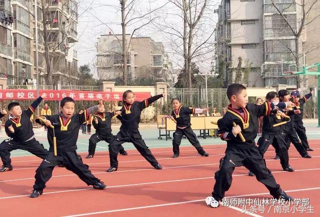 夹球接力跑亲子运动会,亲子运动会小中大