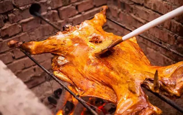 我要投诉这些店！藏在卡卡角角的烂棚棚，排队排了3天才吃到！