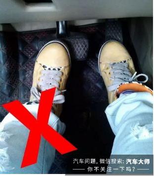 自动挡只用左脚踩可以吗,自动挡只有右脚