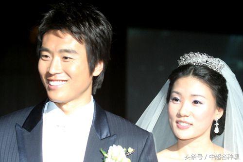 越长越美？国足克星李同国妻子真能逆生长？