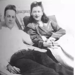 谢耳朵只服他一个，又玩原*弹子**又是办画展