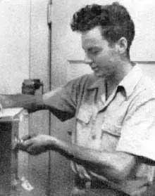 谢耳朵只服他一个，又玩原*弹子**又是办画展