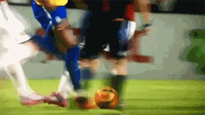 搞笑足球苏亚雷斯,美洲杯苏亚雷斯搞笑集锦