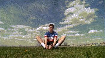 踢足球伤到脚踝怎么办,踢足球伤到脚如何消肿