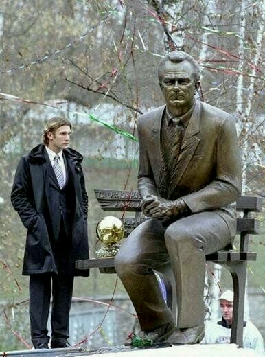 经典红色足球球衣,五大联赛经典球衣号码推荐