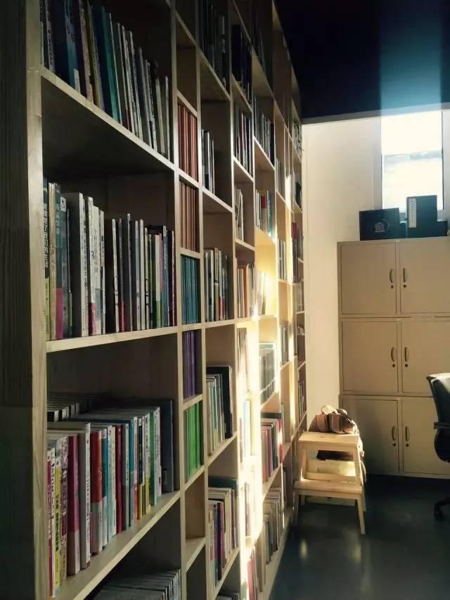 办公室书柜怎么设计好看,办公室书柜现代装修设计图