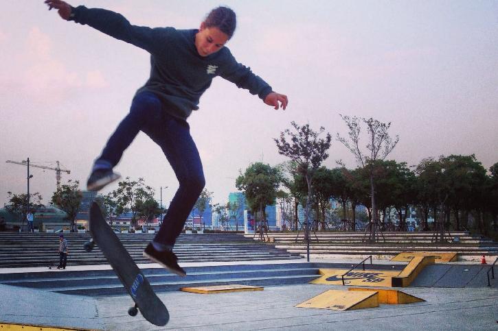 晚上必须耍酷，魔都滑板场地大搜罗！