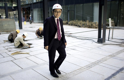 怎么避免穿正装像卖保险的,穿西装怎么才不像卖保险的