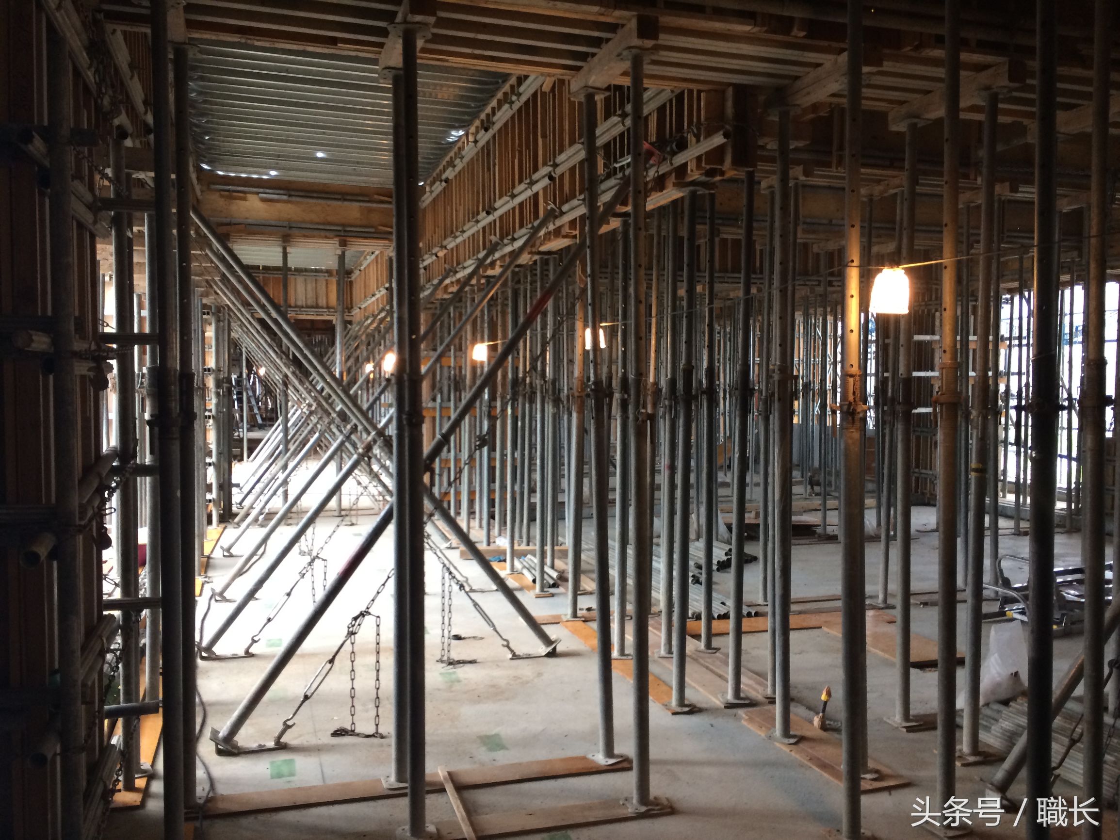 电工插座开关预埋现场视频,承重墙怎么预埋插座