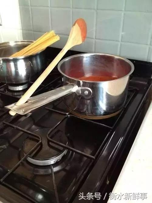 鞋上的小洞是干什么用的,鞋上的透气孔