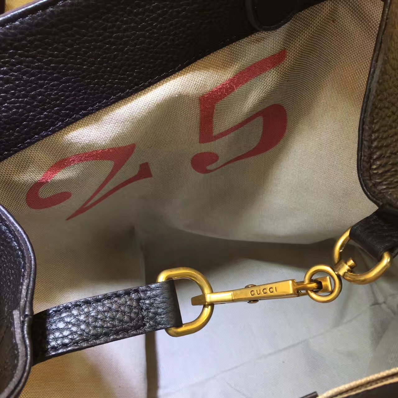 Gucci双肩包有盒子吗,gucci双肩包蝴蝶花