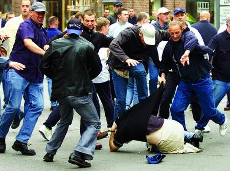 足球流氓英国,英国足球流氓被俄罗斯揍