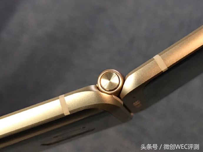 三星w2017现在还值得入手吗,三星w2017和w2017+的区别