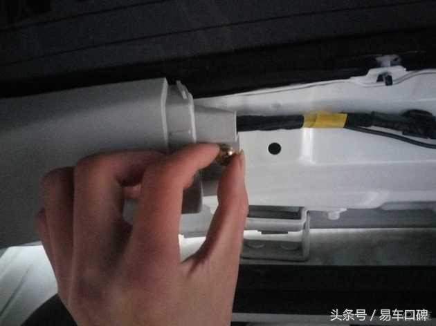 众泰t60后备箱右侧漏水,众泰t600发动机漏水