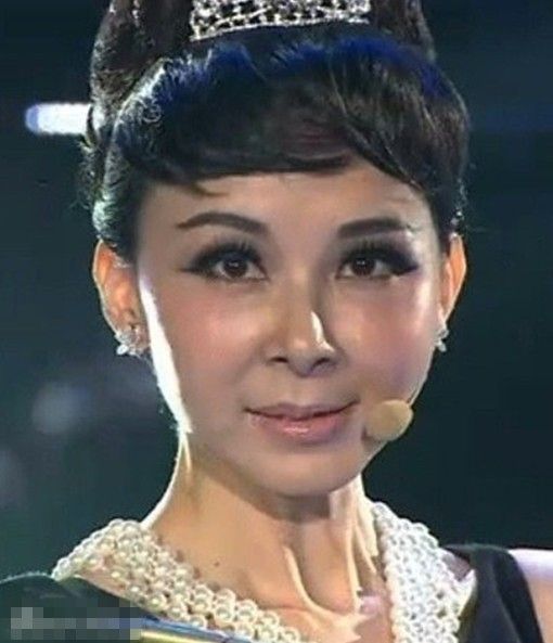 赵丽颖赫本妆热搜第一，但在这些女星面前她真的弱爆了！