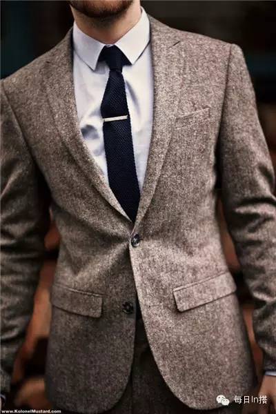 怎么避免穿正装像卖保险的,穿西装怎么才不像卖保险的