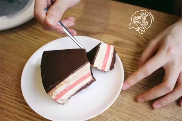 圣诞搞事啊！这杯咖啡竟好喝得我连杯子都吃掉了！