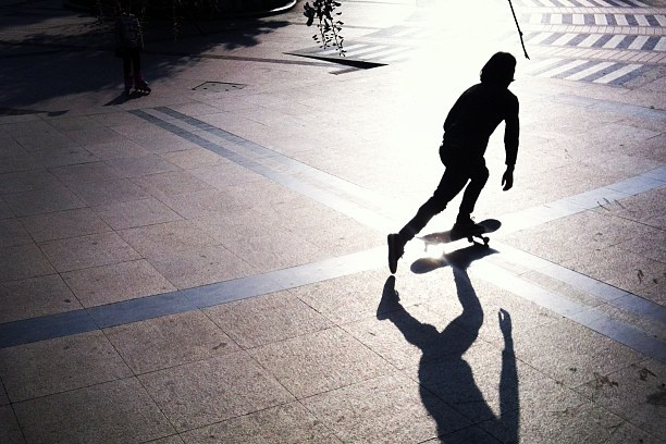 晚上必须耍酷，魔都滑板场地大搜罗！