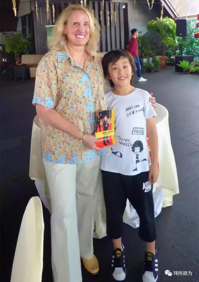 巴厘岛电影节再走红陈坦锐成“小小翻译官”