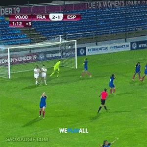 上帝夺走了我的挚爱,即使贫穷也挡不住我对足球的热爱