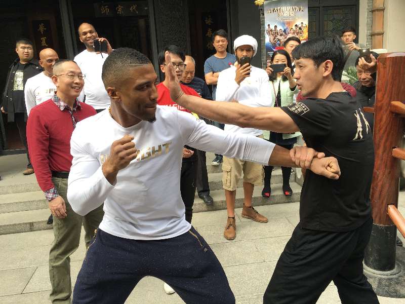 黑人拳王马库斯崇拜叶问咏春拳，却扬言要KO少林弟子