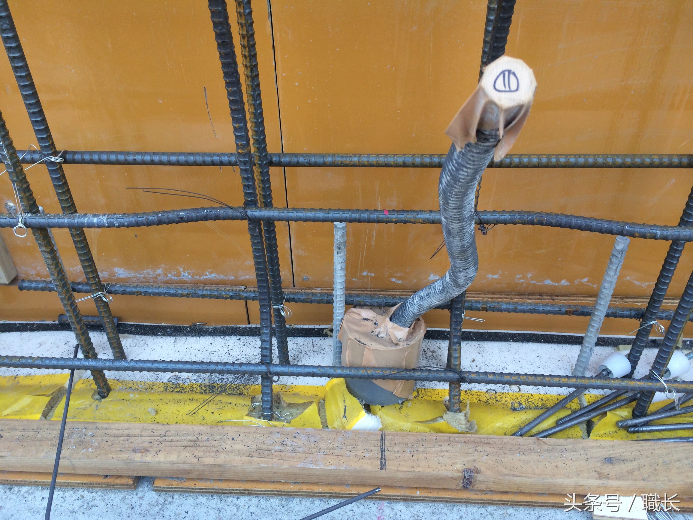 电工插座开关预埋现场视频,承重墙怎么预埋插座