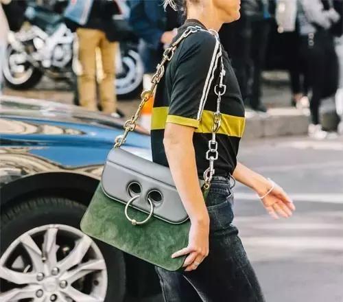 包治百病，我与时髦girl之间只差一枚“麂皮”包了！