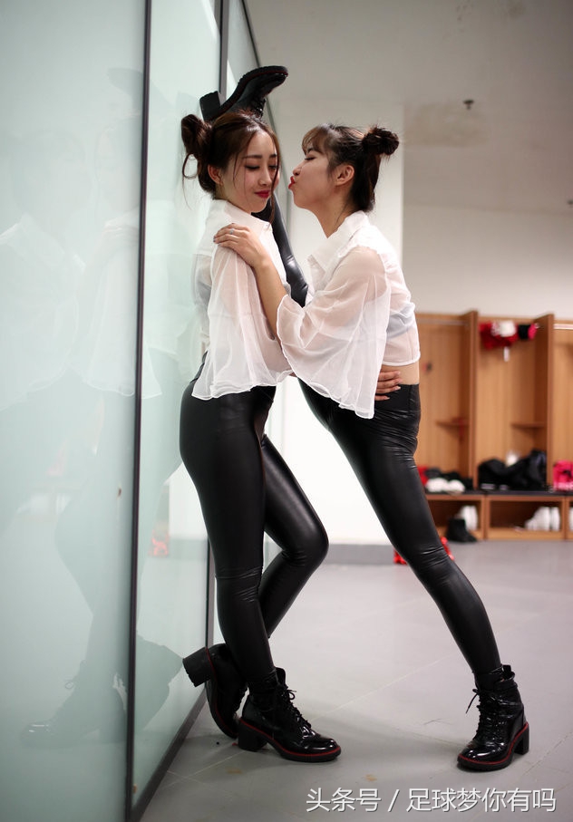 CBA宝贝皮裤装惹眼，更衣室演绎撩妹新技能