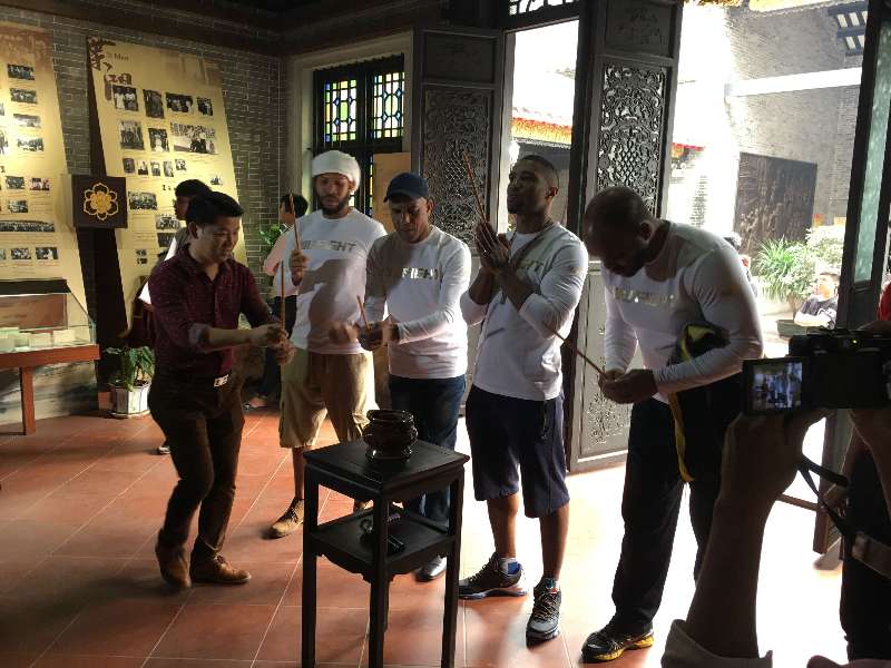 黑人拳王马库斯崇拜叶问咏春拳，却扬言要KO少林弟子