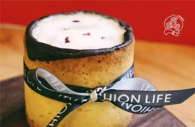 圣诞搞事啊！这杯咖啡竟好喝得我连杯子都吃掉了！