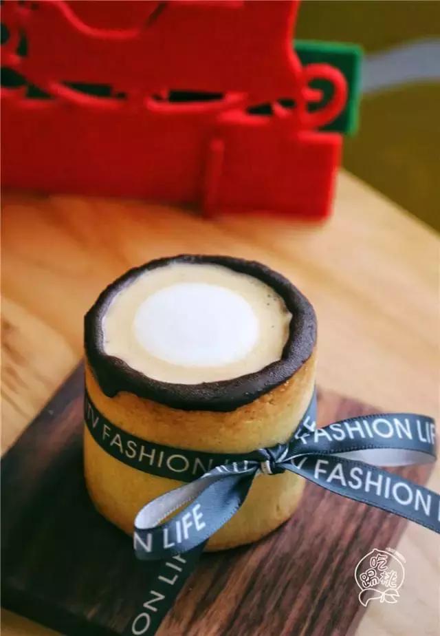 圣诞搞事啊！这杯咖啡竟好喝得我连杯子都吃掉了！