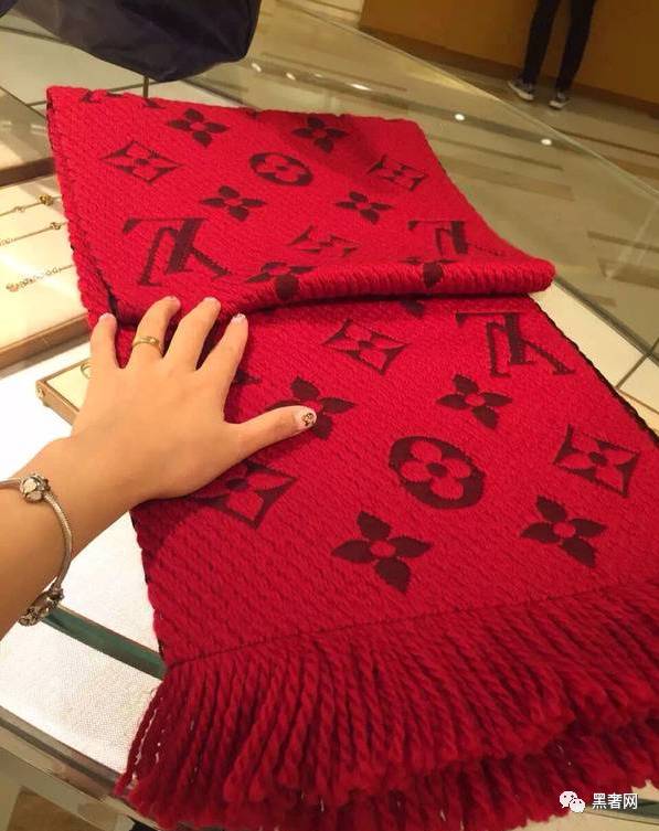 lv围巾哪款最好搭,最好看的围巾排名