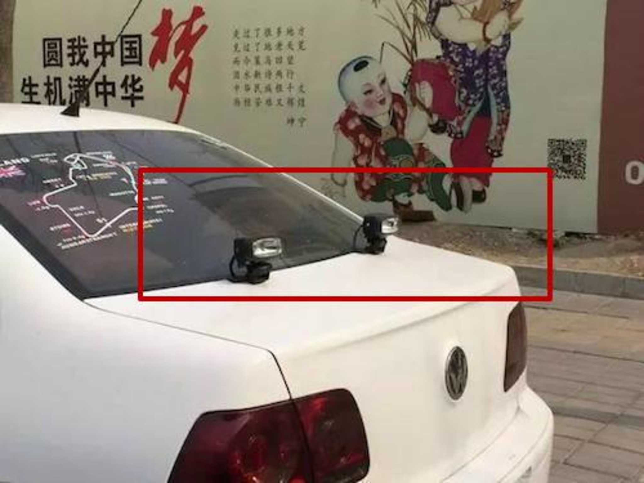 强光手电对付后车远光灯,小圆镜贴车尾对付远光狗效果如何