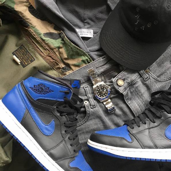 aj1现在哪双鞋值得入手,aj1两双不同配色一脚穿一只