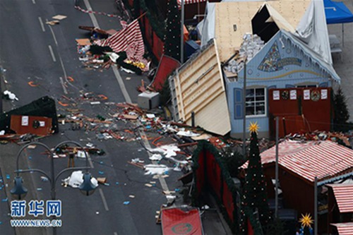 丧心病狂！恐怖分子吻别7岁女儿送其当“人肉*弹炸**”