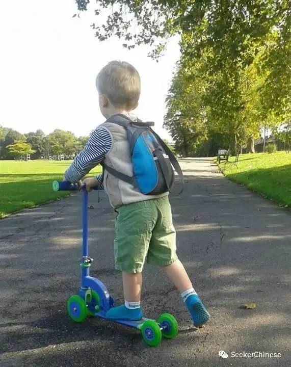 如私人订制般贴心精致的高品质体验，Leguano德国原装进口纯手工赤脚鞋祝大家圣诞快乐！新的一年从脚开始更加热爱生活！