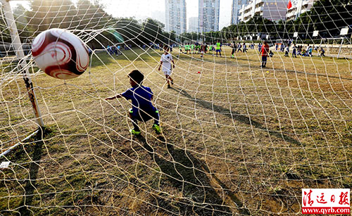 骞夸笢娓呰繙瓒崇悆璧涗簨,瓒崇悆澶у挅缁勫洟鏉ヤ簡