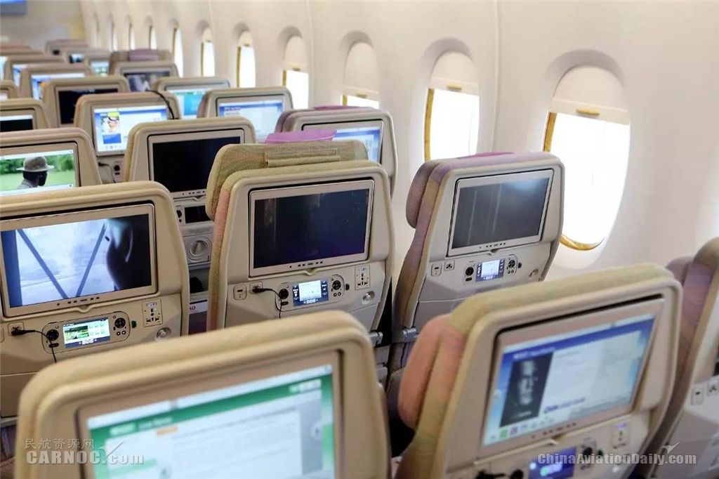 阿联酋航空a380上海,阿联酋航空a380空姐关舱门