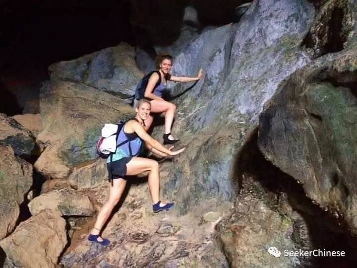 如私人订制般贴心精致的高品质体验，Leguano德国原装进口纯手工赤脚鞋祝大家圣诞快乐！新的一年从脚开始更加热爱生活！