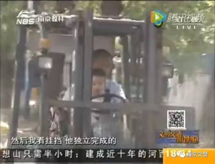 「一路有你」爷爷哄孙子，教2岁孩子在马路上开叉车……婚礼上的超豪华车队没接新娘去了哪里？