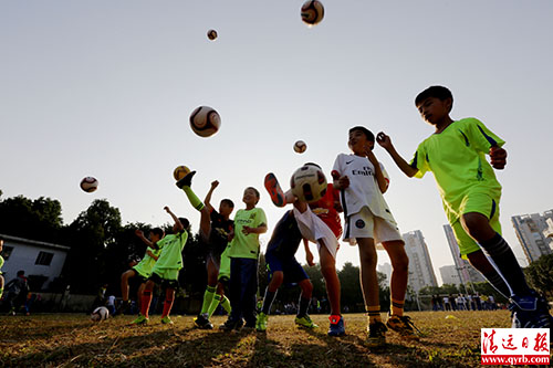 骞夸笢娓呰繙瓒崇悆璧涗簨,瓒崇悆澶у挅缁勫洟鏉ヤ簡
