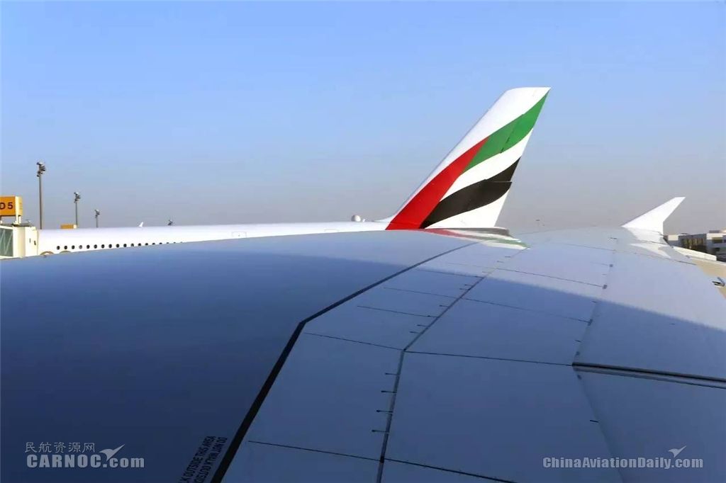 阿联酋航空a380上海,阿联酋航空a380空姐关舱门