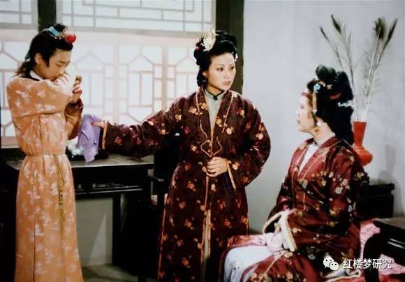 月钱｜惊天一鸿｜赵姨娘到底穷不穷？