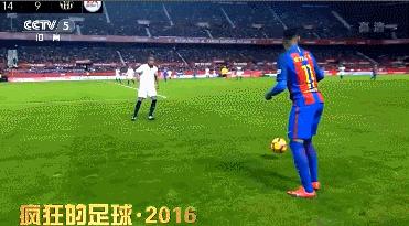 疯狂的足球搞笑片段,疯狂的足球搞笑gif图